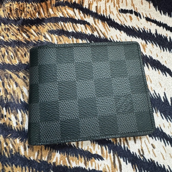 Louis Vuitton wallet - Picture 1 of 3